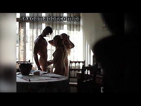 ❤️ Սեքս ընկերները հրավիրում են հսկա տղամարդու և նրա հետ եռյակի ️ Պոռնո մեզ մոտ ❤